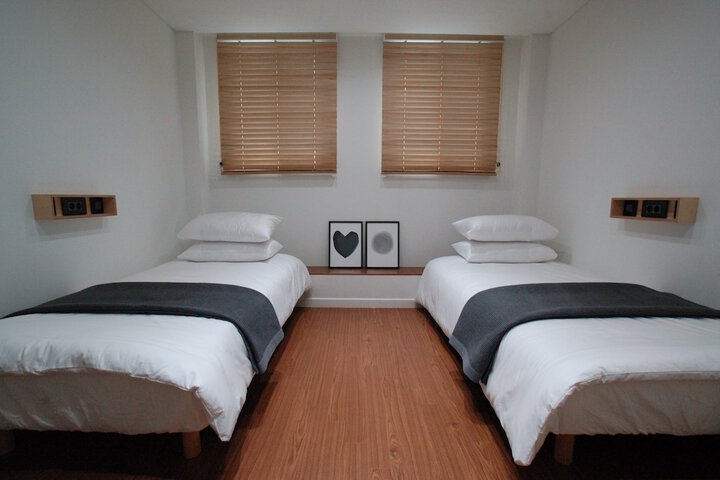 Room 13 of 76