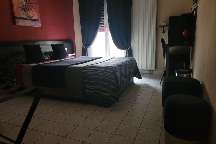 Room 29 of 143