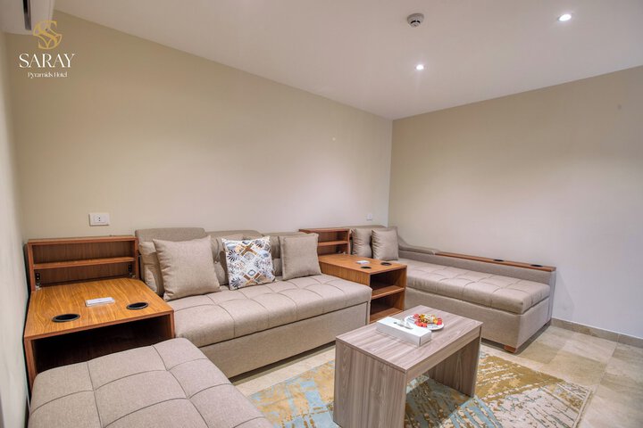 Lounge 54 of 81