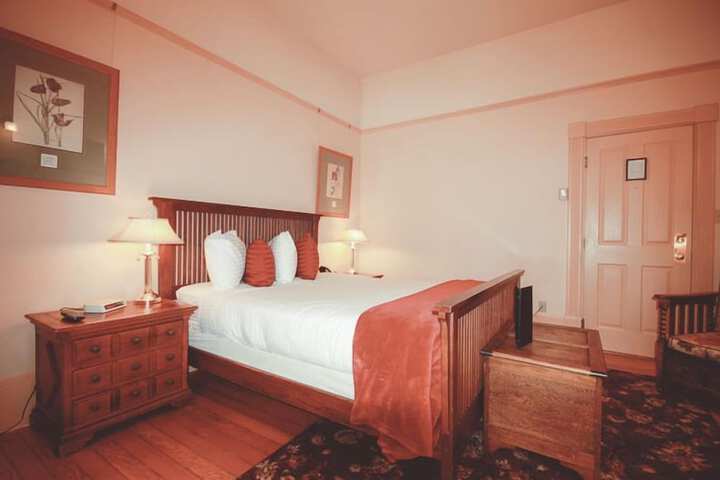 Room 6 of 60