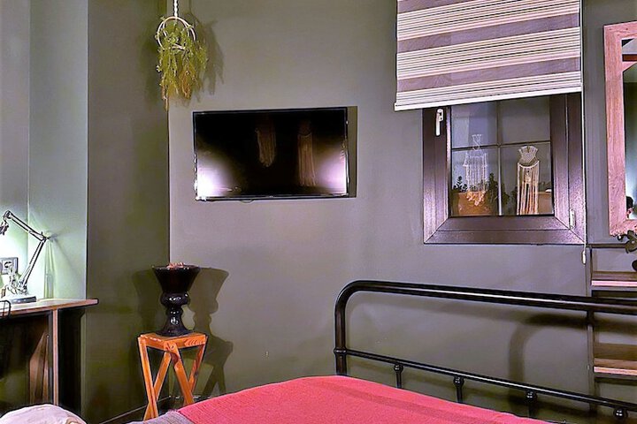 Room 25 of 58