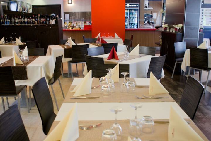Dining Photos
