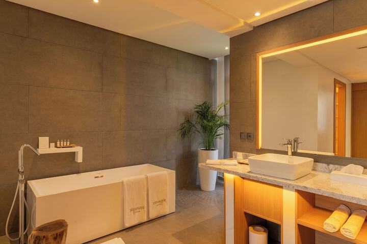 Room 8 of 10