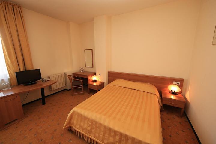 Room 7 of 48