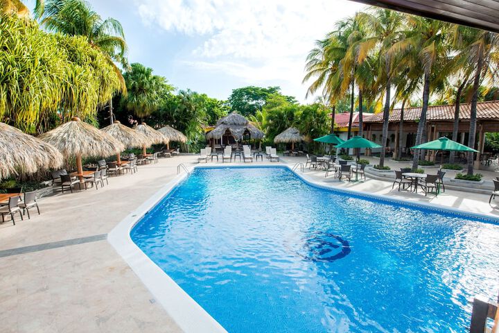 Hotel Pool