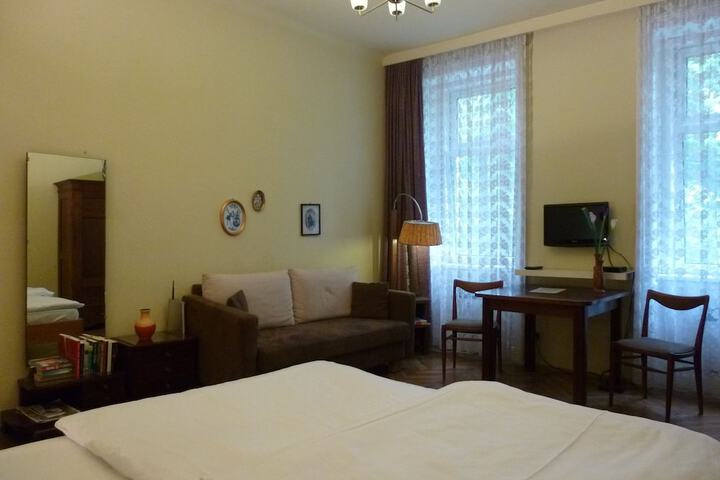 Room 12 of 108