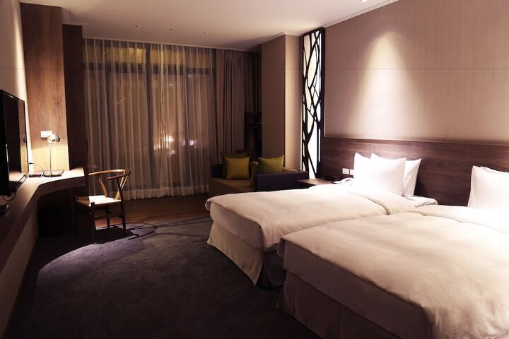 Room 14 of 103
