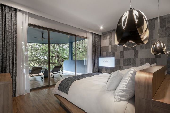 Room 26 of 185