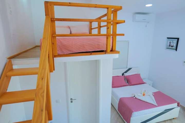 Room 46 of 103