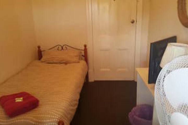 Room 10 of 18