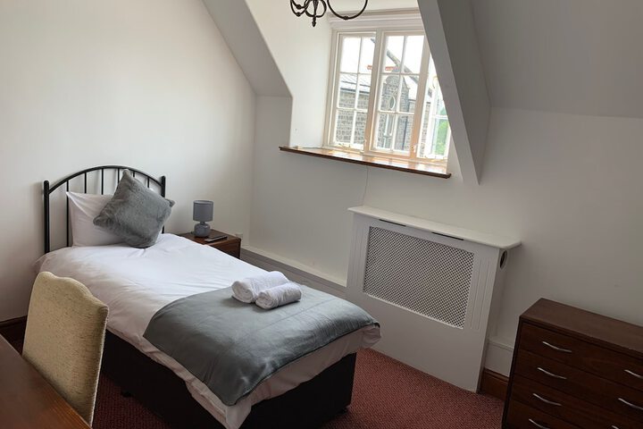 Room 3 of 86