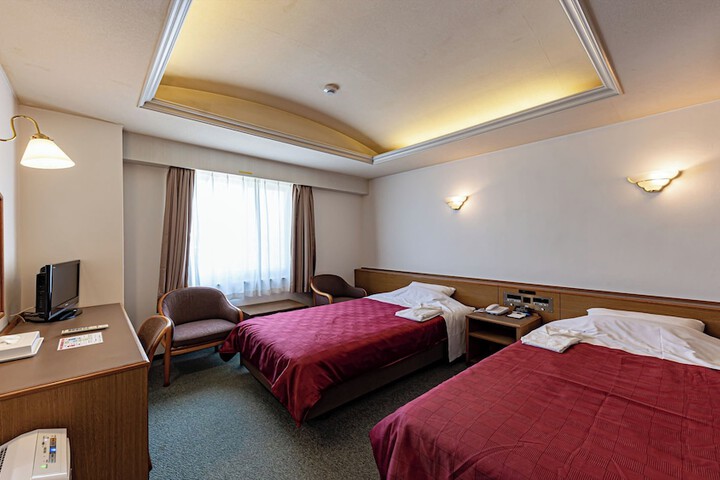Room 8 of 106