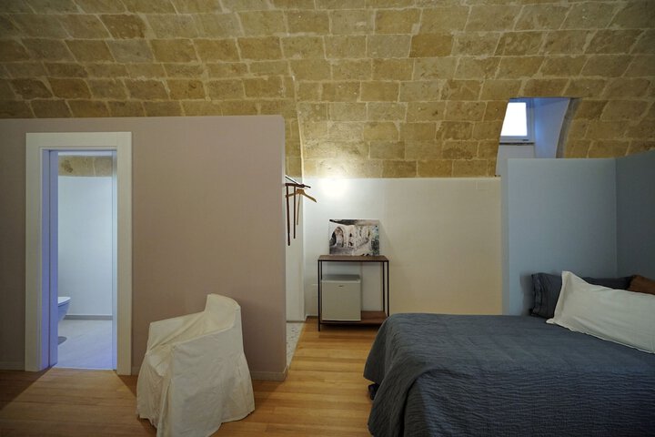 Room 17 of 28