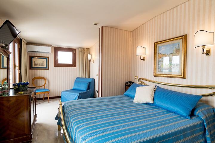 Room 33 of 72
