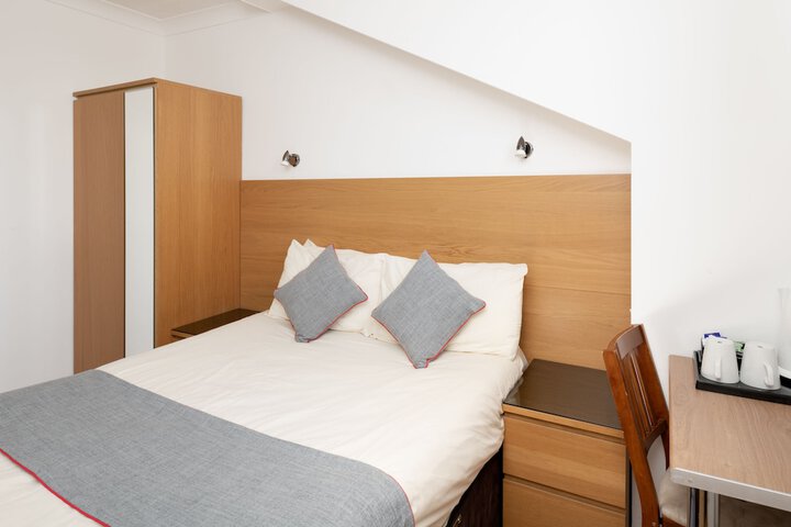 Room 10 of 65