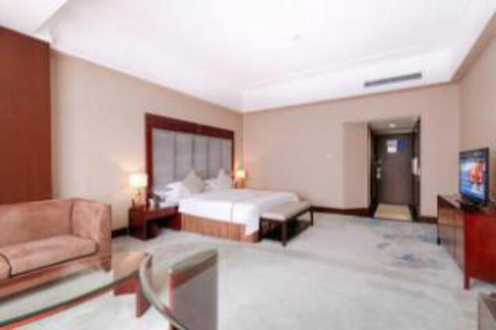 Room 17 of 18