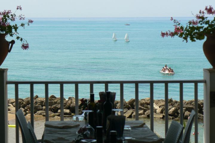 Dining 35 of 68