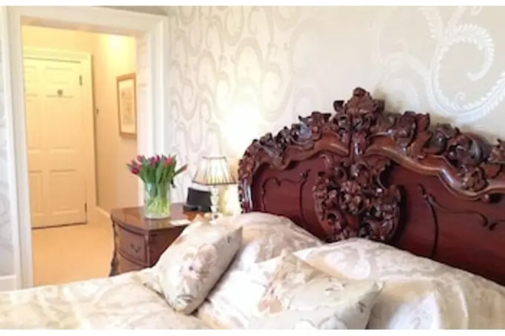 Room 4 of 11
