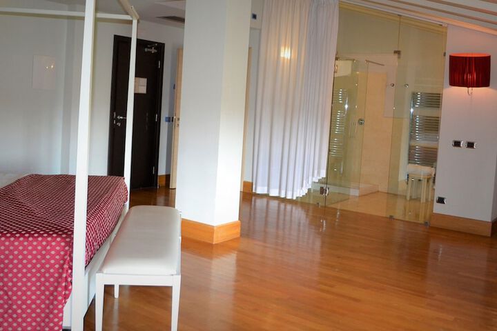 Room 4 of 26