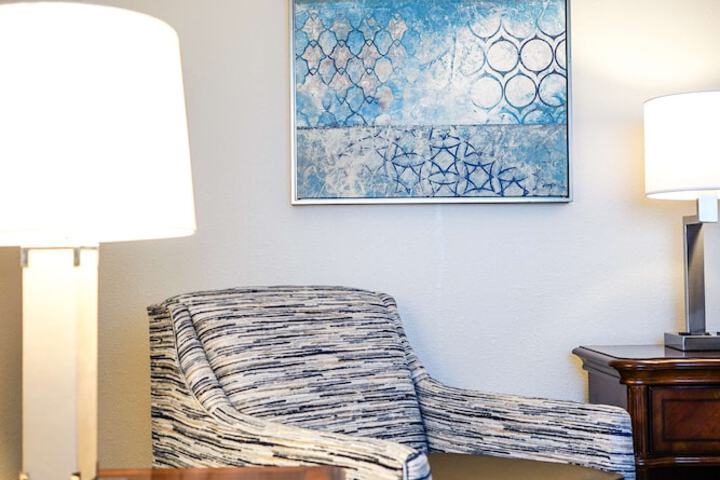 1 King Bed Sofa Bed Microwave and Refrigerator WiFi Full Breakfast (18 of 33)