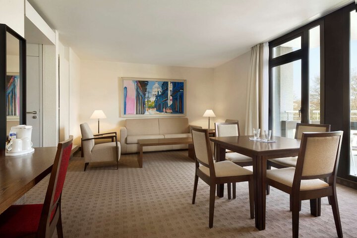 Room 6 of 22
