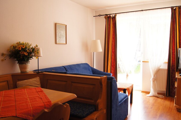 Room 3 of 86