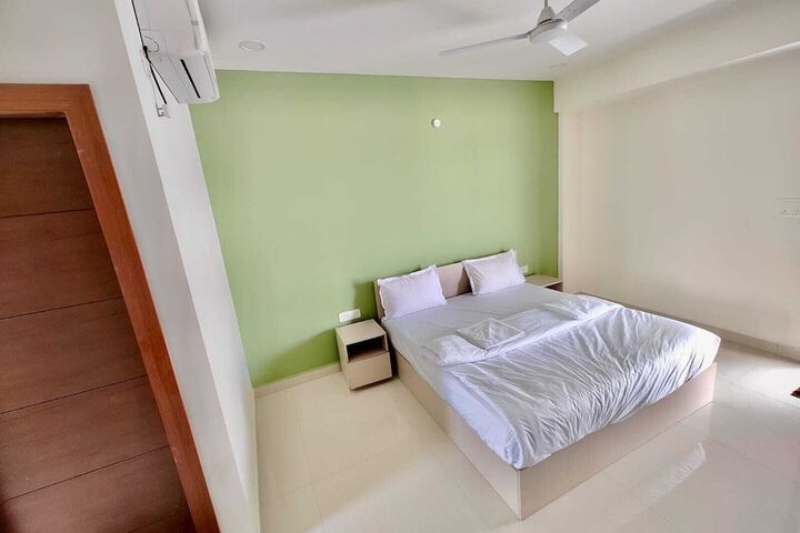 Room 2 of 25