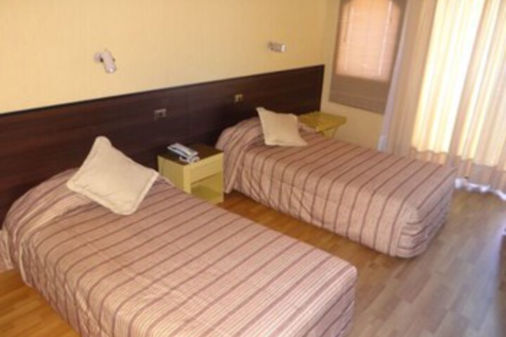 Room 13 of 22