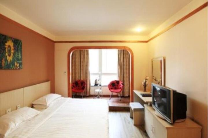 Room 2 of 9