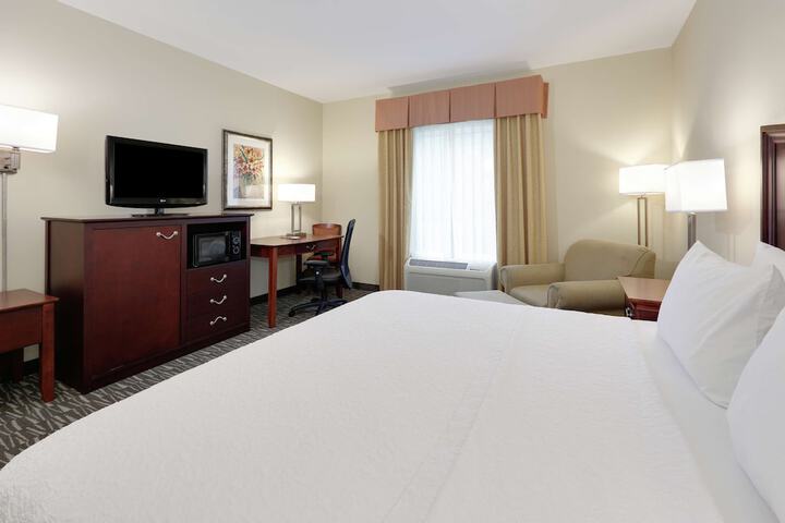 1 King Bed (5 of 16)