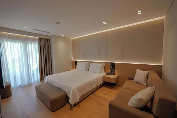 Room 90 of 171