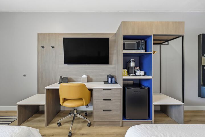Room 33 of 65