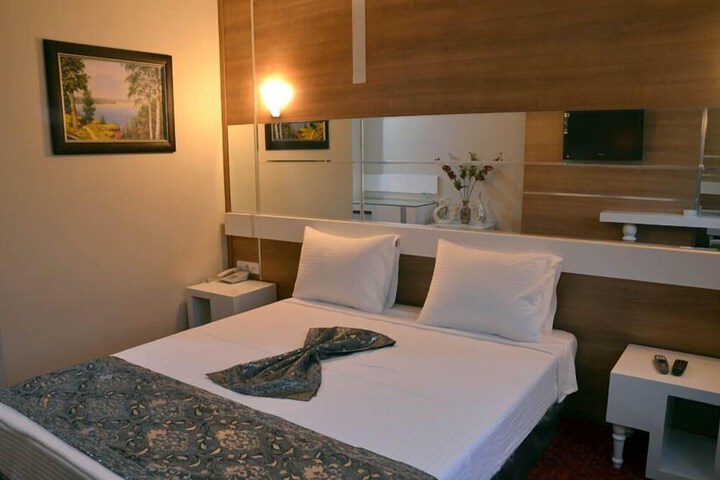 Room 8 of 36