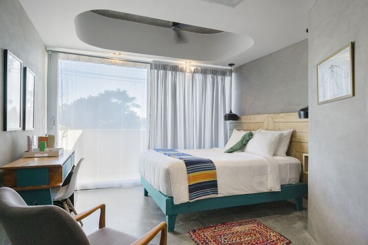 Room 27 of 68