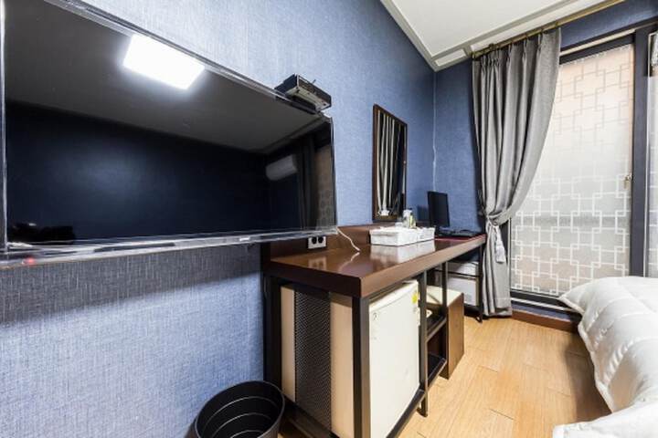 Room 21 of 52