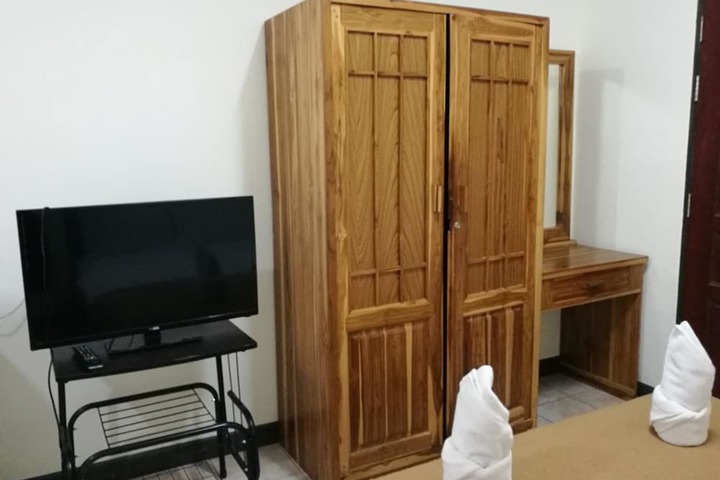 Room 16 of 28
