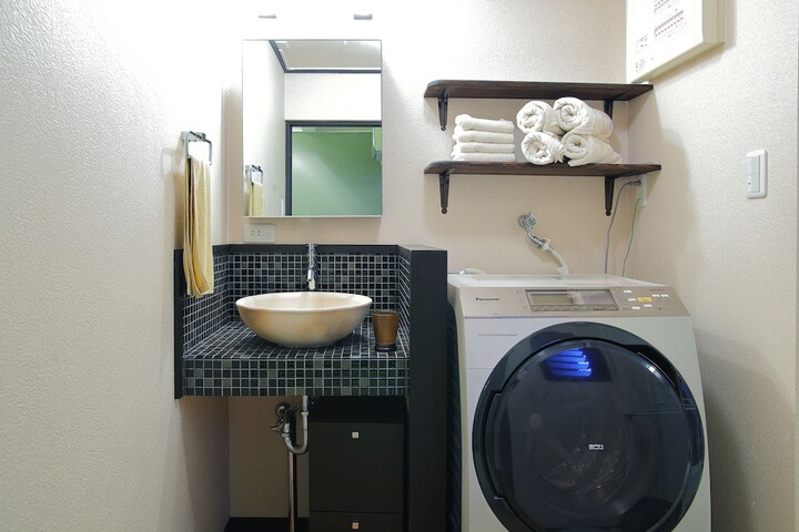 Room 9 of 18