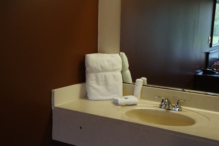 Single Room 1 King Bed (32 of 36)