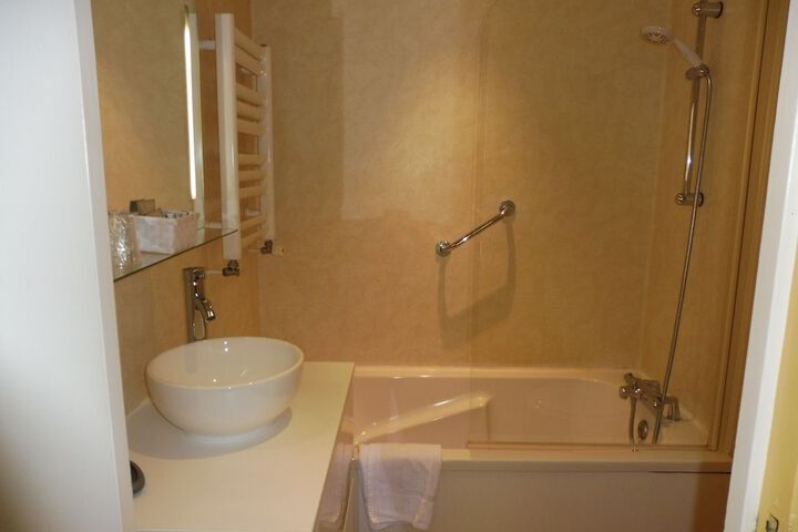 Room 71 of 118