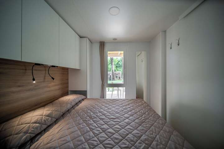 Room 74 of 243