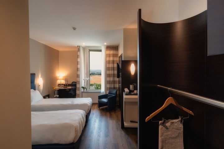 Room 21 of 106