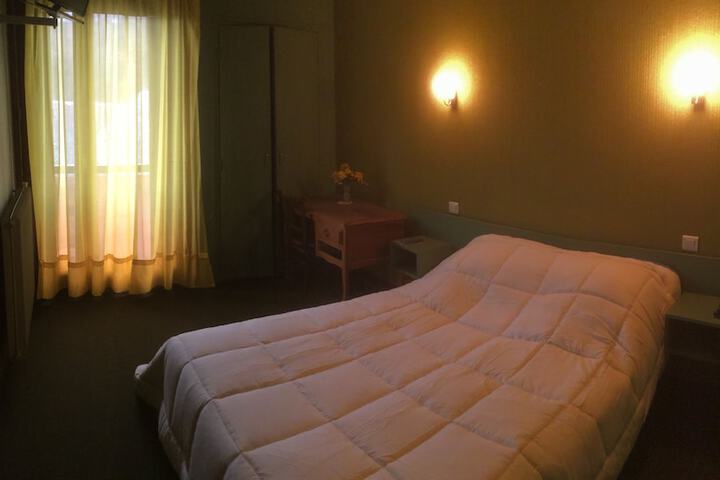 Room 11 of 80