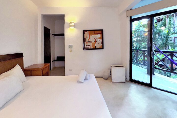 Room 6 of 48