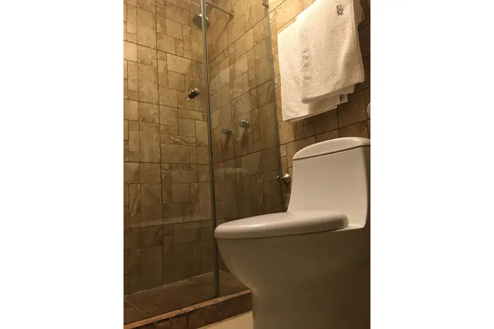 Room 9 of 12