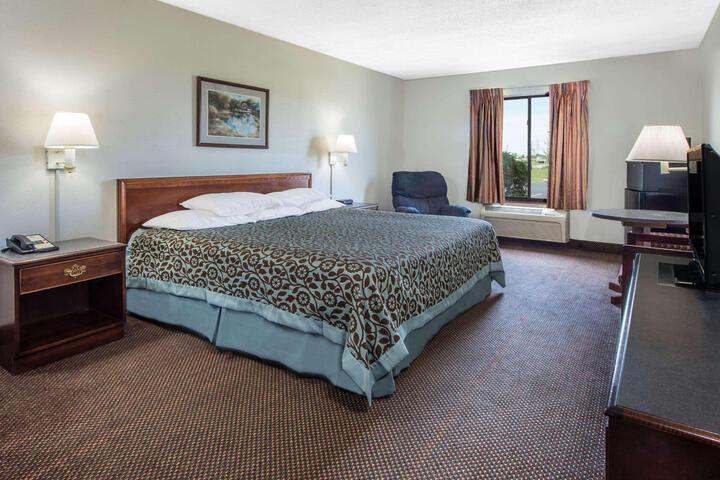 1 King Bed (4 of 7)