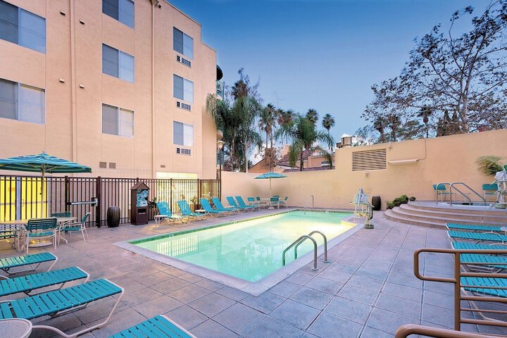 Hotel with Pool