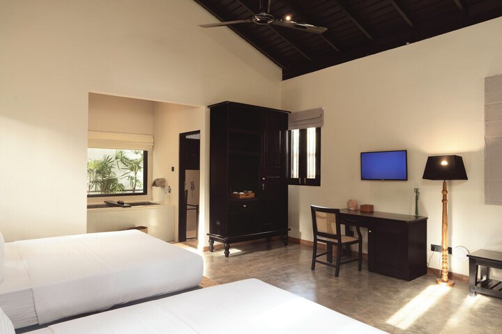 Room 10 of 31