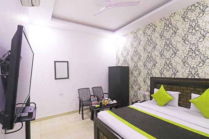 Room 10 of 22