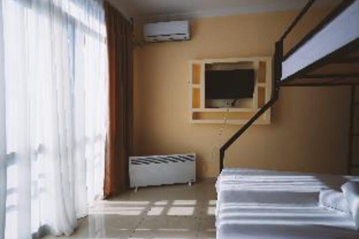Room 16 of 18