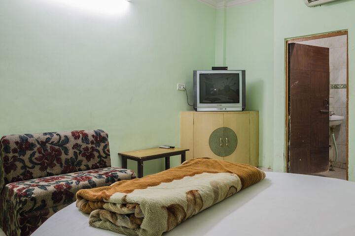Room 4 of 20